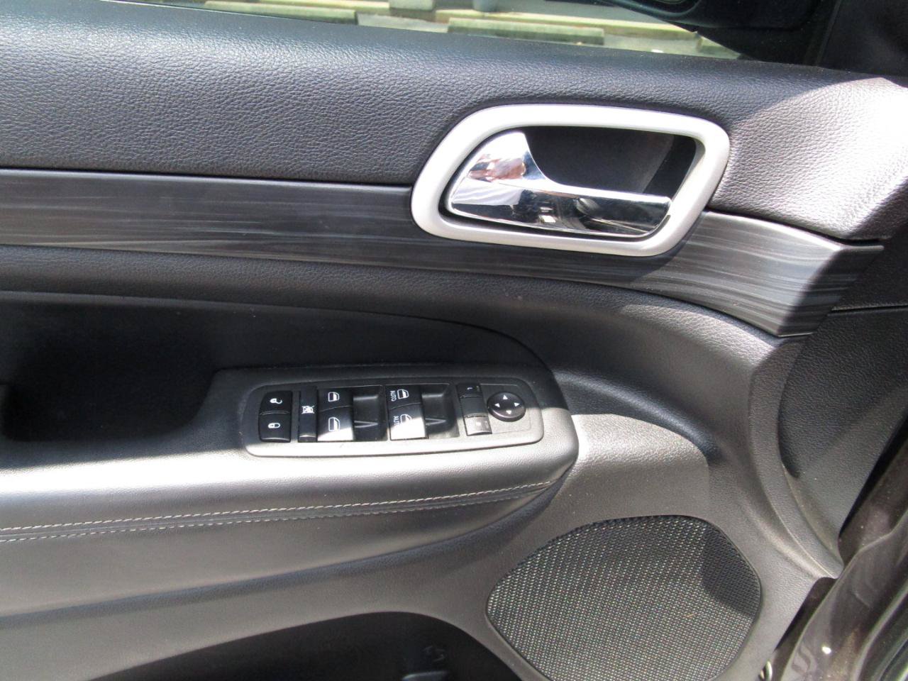 Used 2020 Jeep Grand Cherokee Altitude AWD/4WD image 21