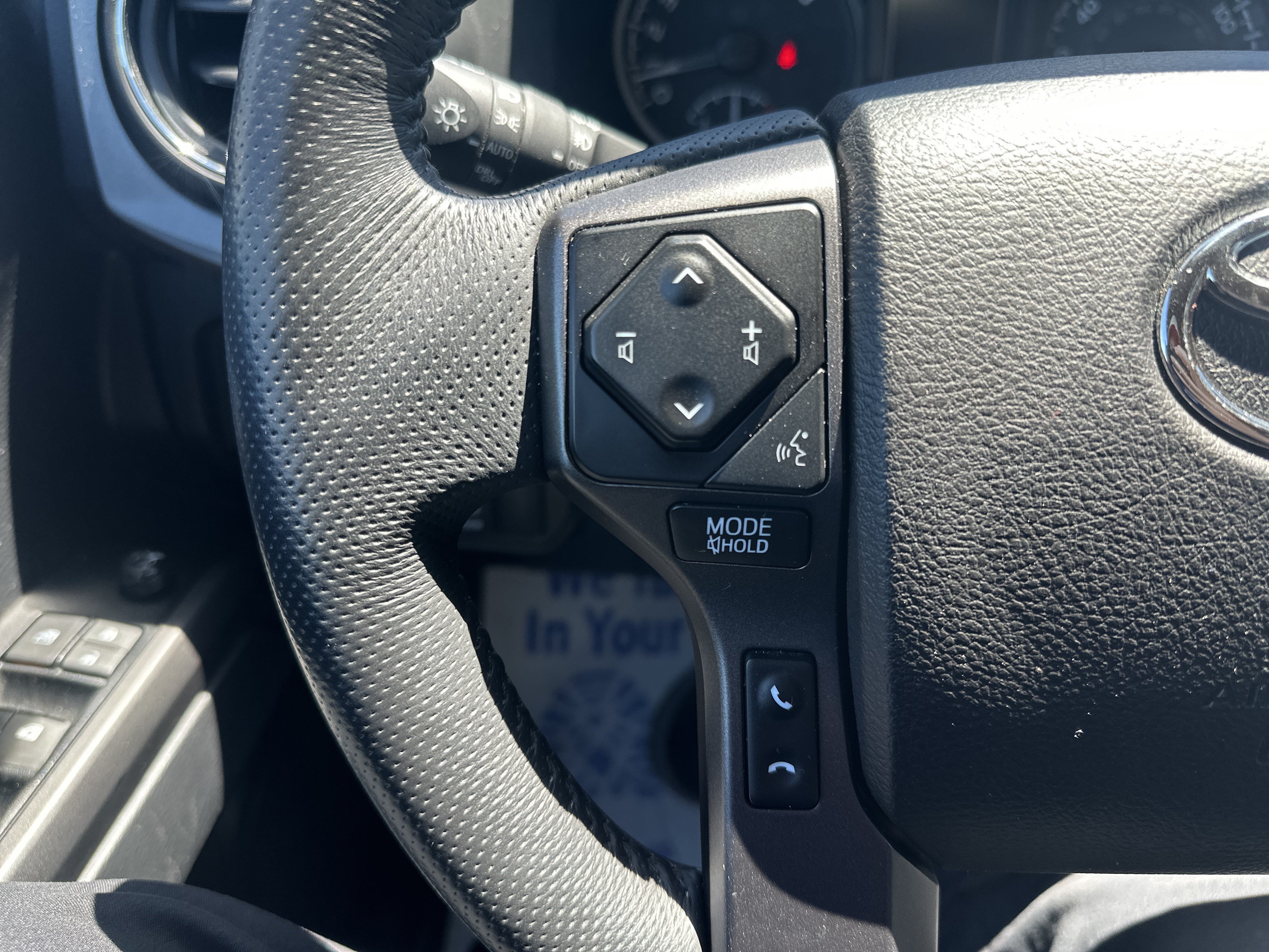 Used 2022 Toyota Tacoma TRD Sport w/ Black Out Package (TMS) AWD/4WD image 20