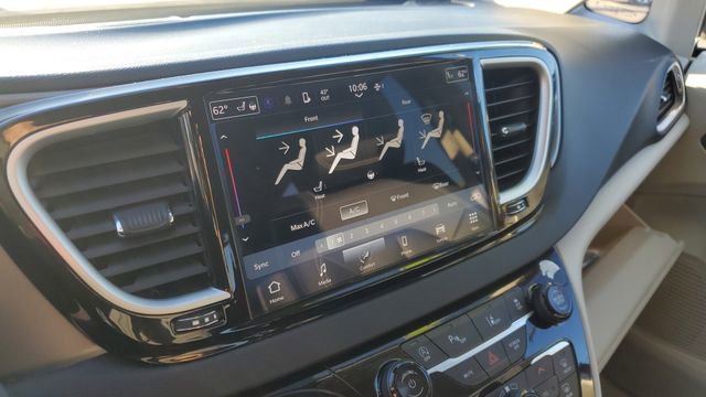 Certified 2024 Chrysler Pacifica Touring-L image 14