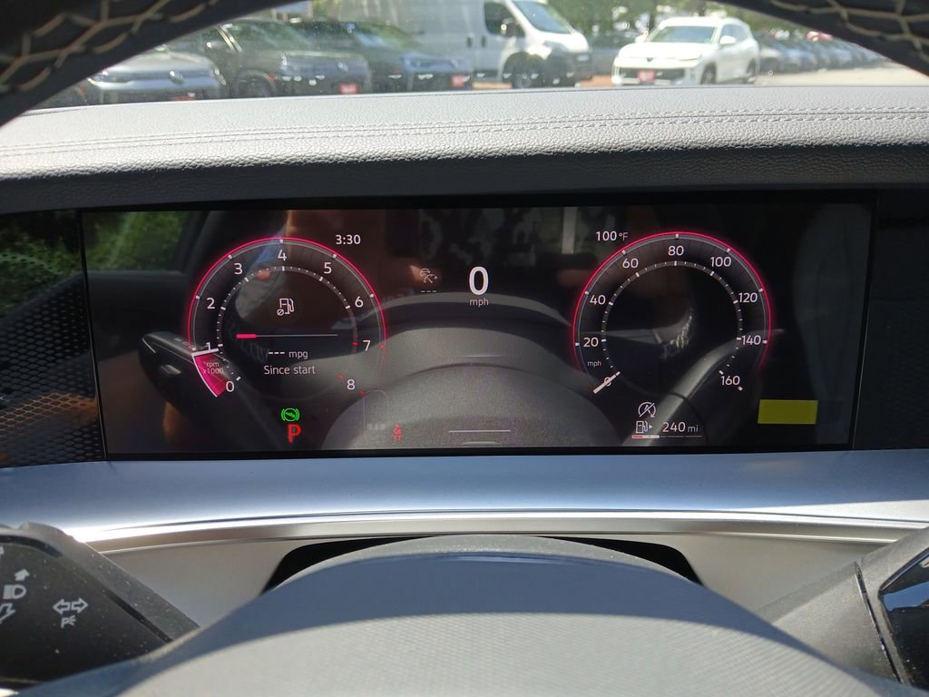 Used 2025 Volkswagen Tiguan SE image 16