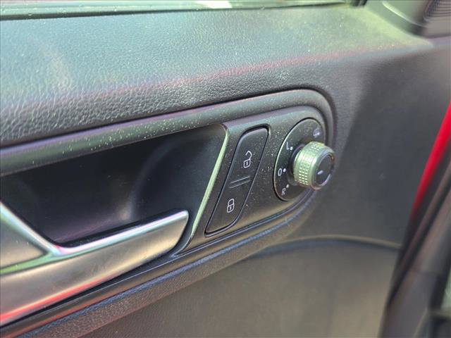 Used 2019 Volkswagen Beetle 2.0T S FWD image 9