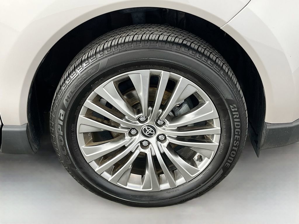 Used 2023 Toyota Venza Limited AWD/4WD image 38