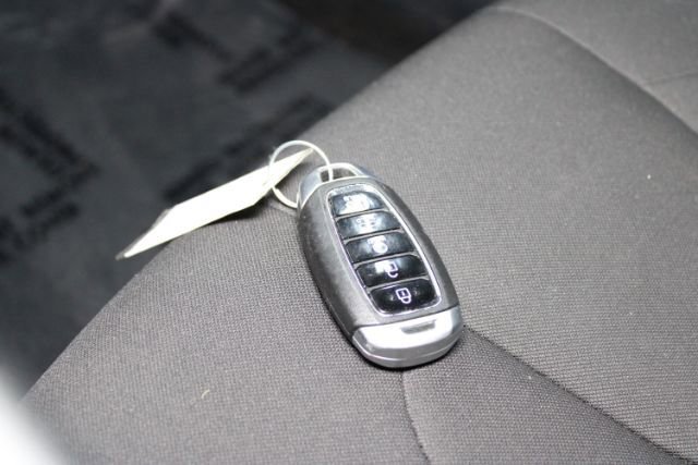 Used 2023 Hyundai Elantra Blue FWD image 13