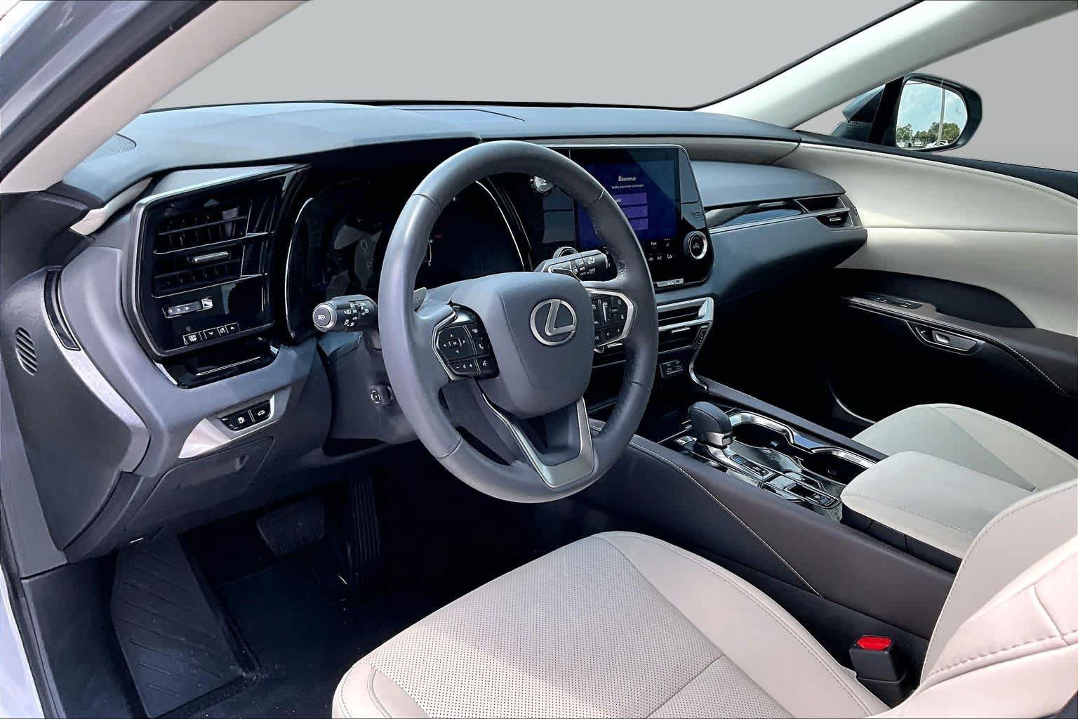 Used 2024 Lexus RX 350 FWD w/ Technology Package image 18