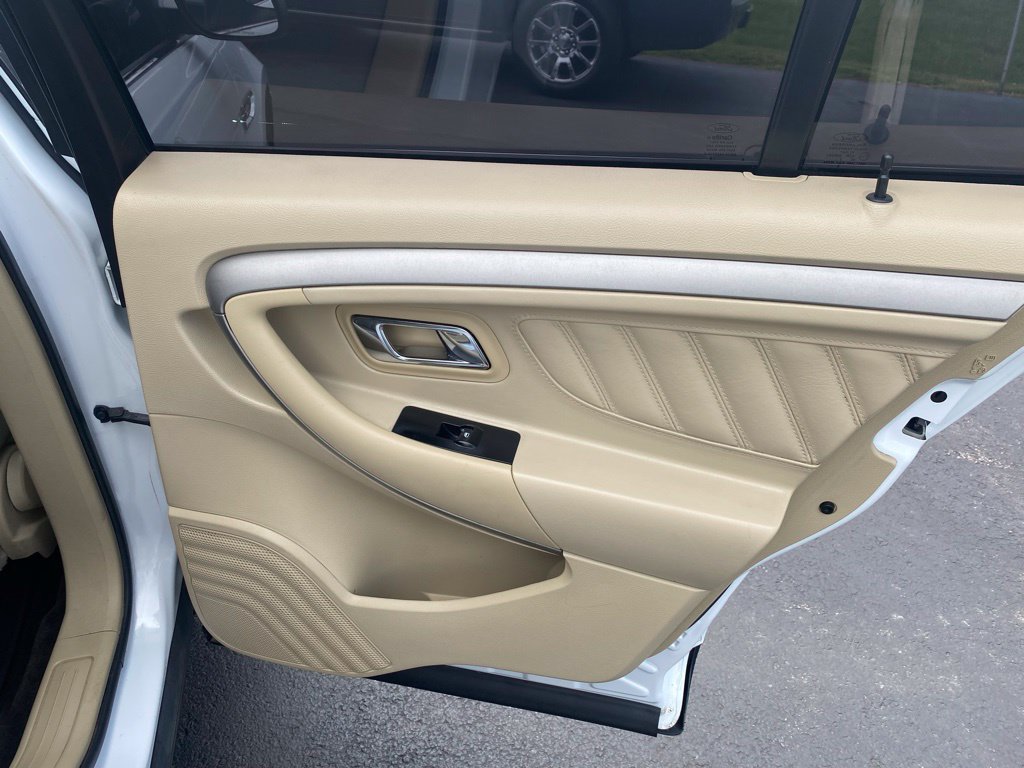 Used 2015 Ford Taurus Limited FWD image 22