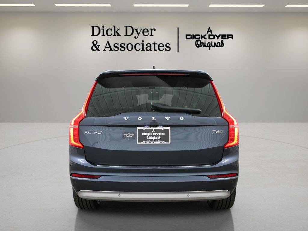 Certified 2022 Volvo XC90 T6 Momentum w/ Advanced Package AWD/4WD image 4