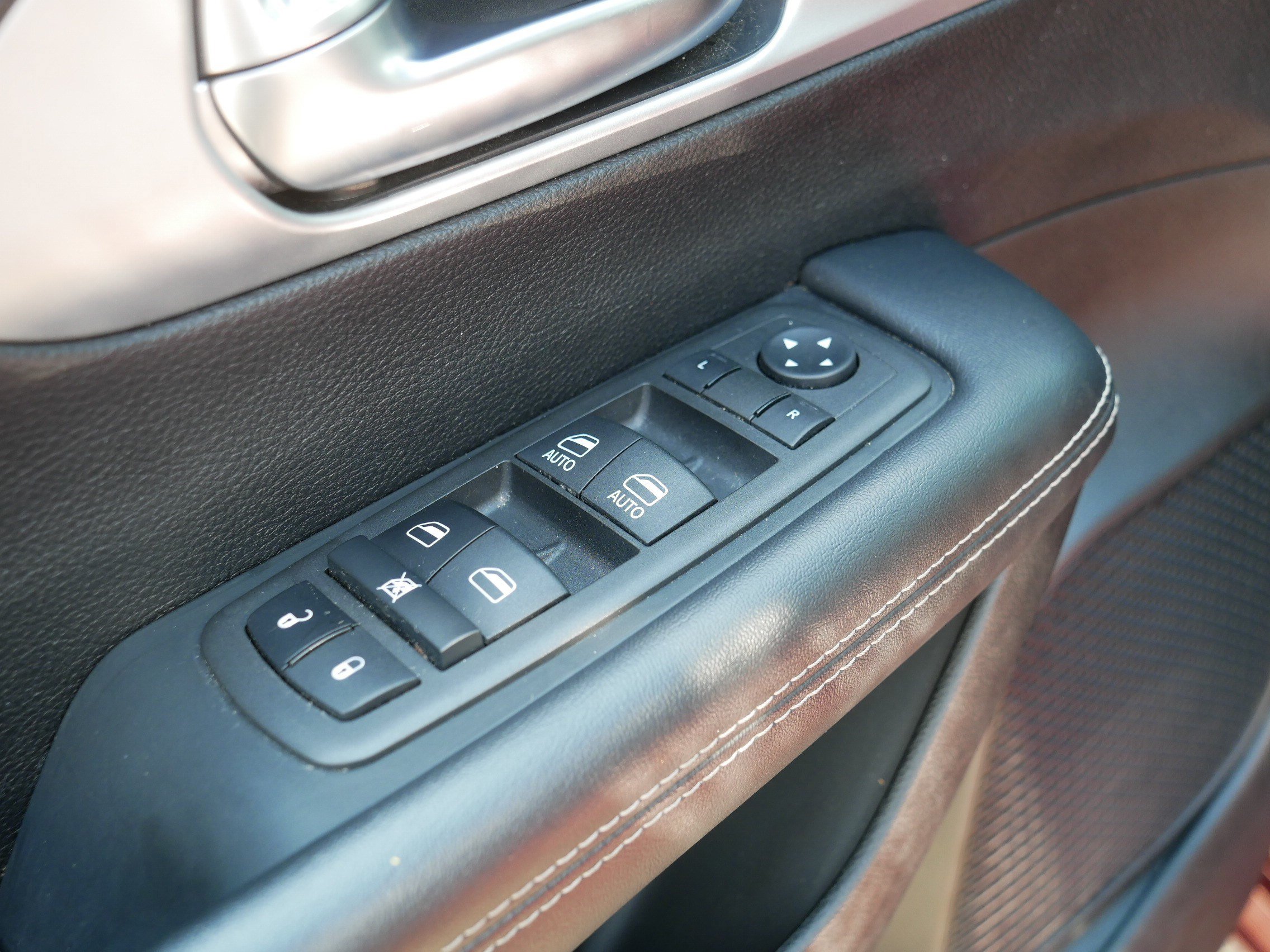 Used 2023 Chrysler Pacifica Touring-L w/ S Appearance Package FWD image 19