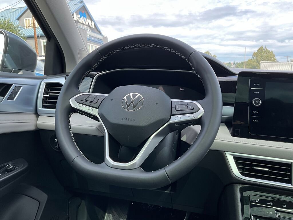 New 2025 Volkswagen Taos SE image 19