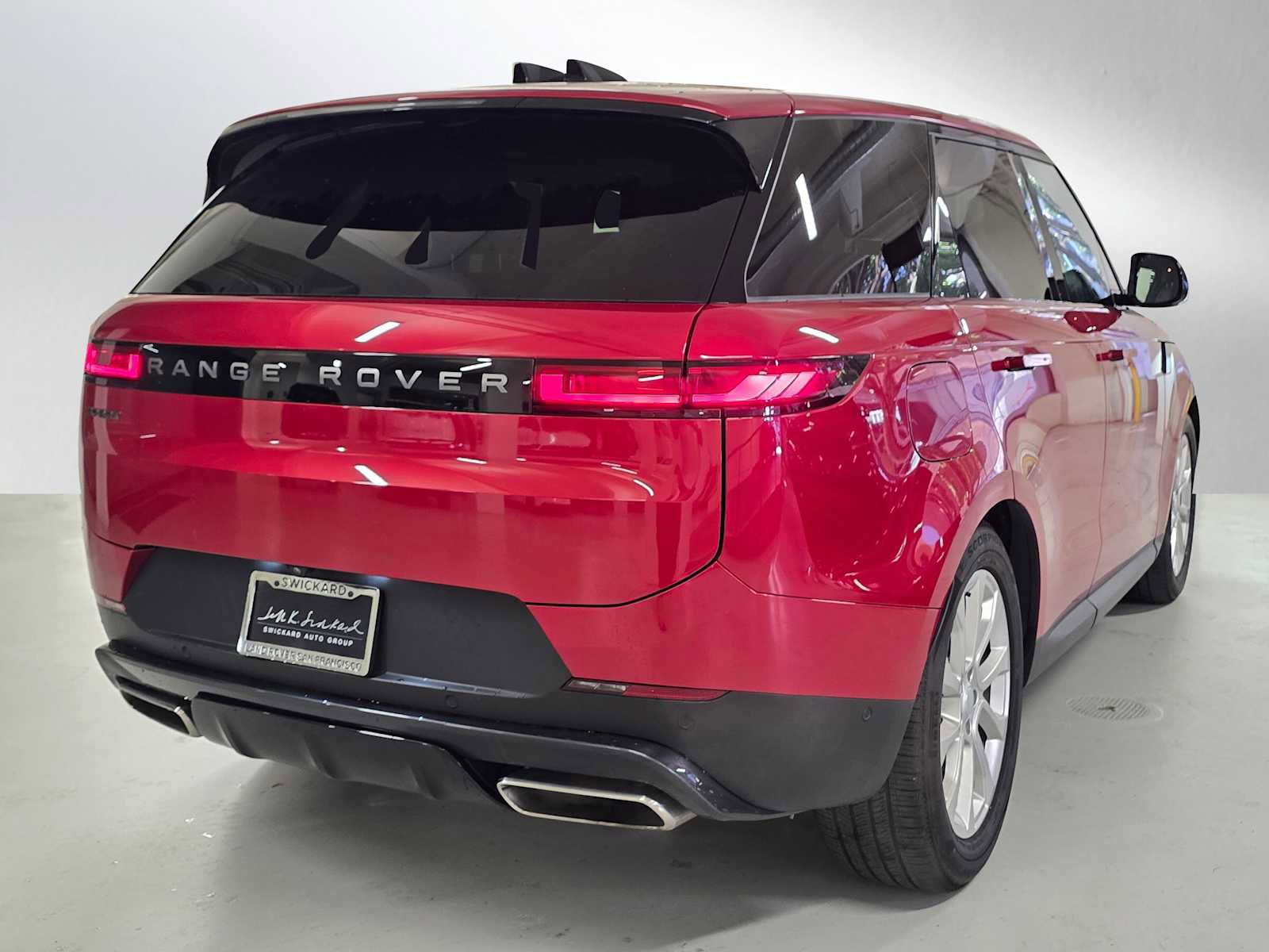 Used 2025 Land Rover Range Rover Sport image 5