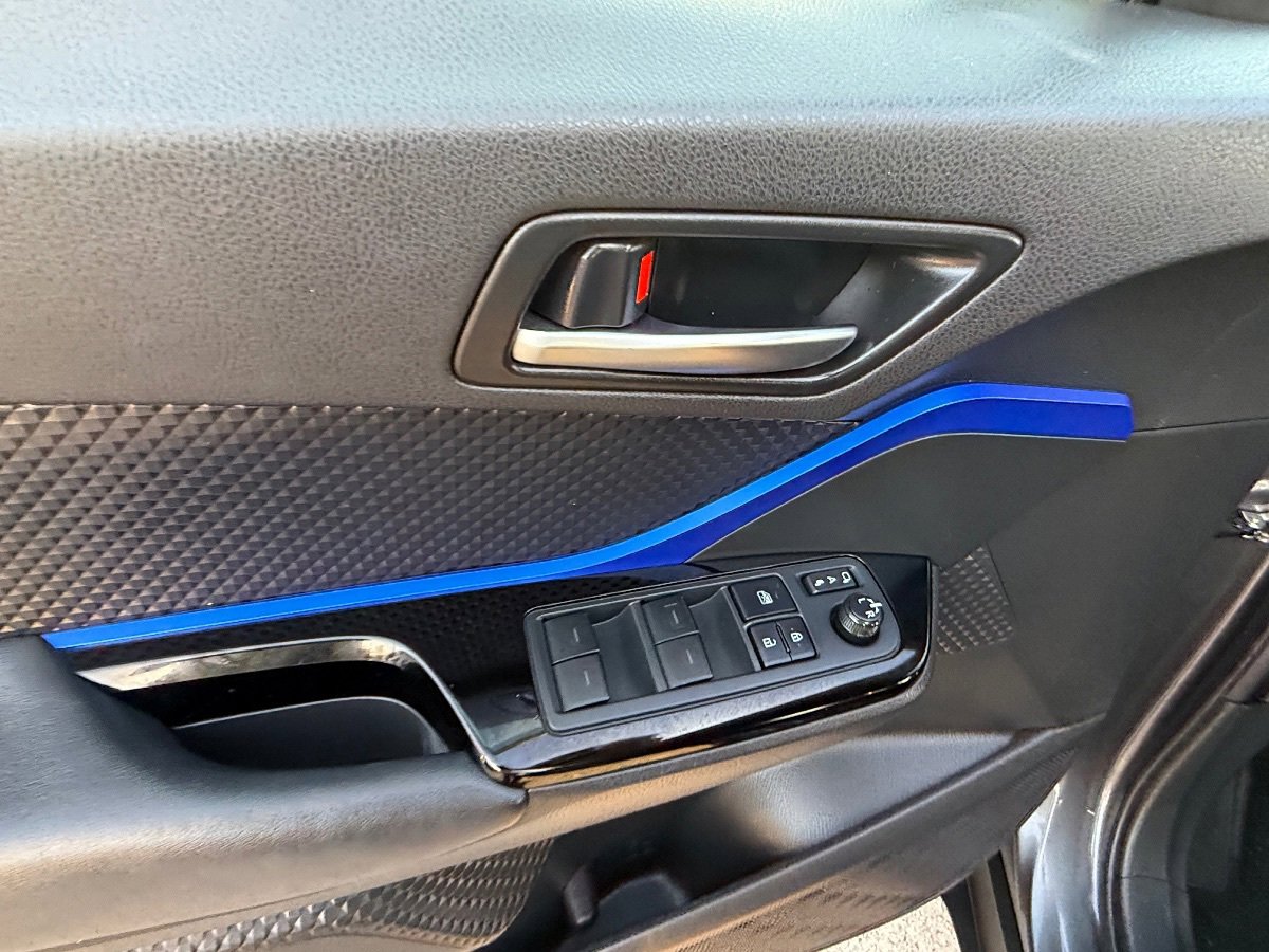 Used 2020 Toyota C-HR XLE FWD image 19