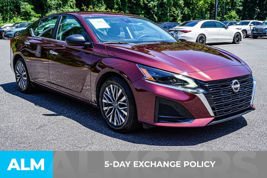 Used 2025 Nissan Altima 2.5 SV FWD image 3