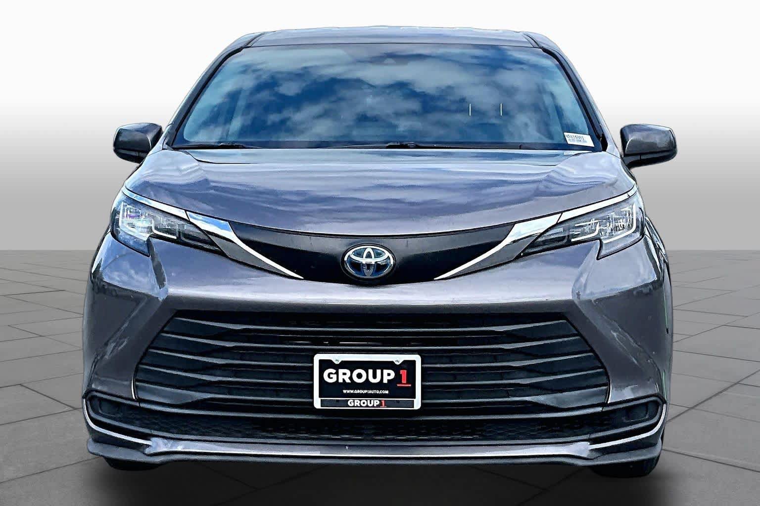 Used 2022 Toyota Sienna LE FWD image 4