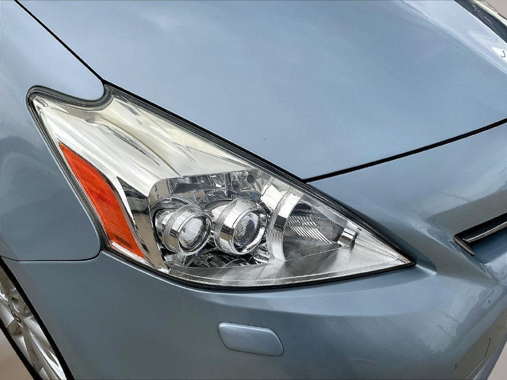 Used 2014 Toyota Prius V Five FWD image 32