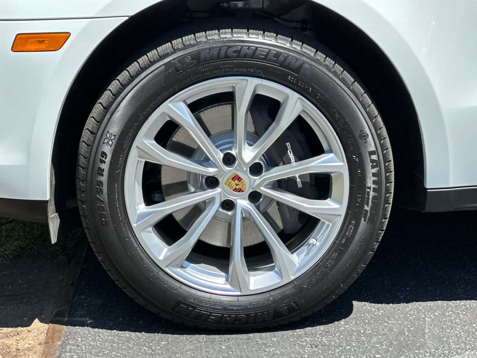 Certified 2025 Porsche Macan AWD/4WD image 30