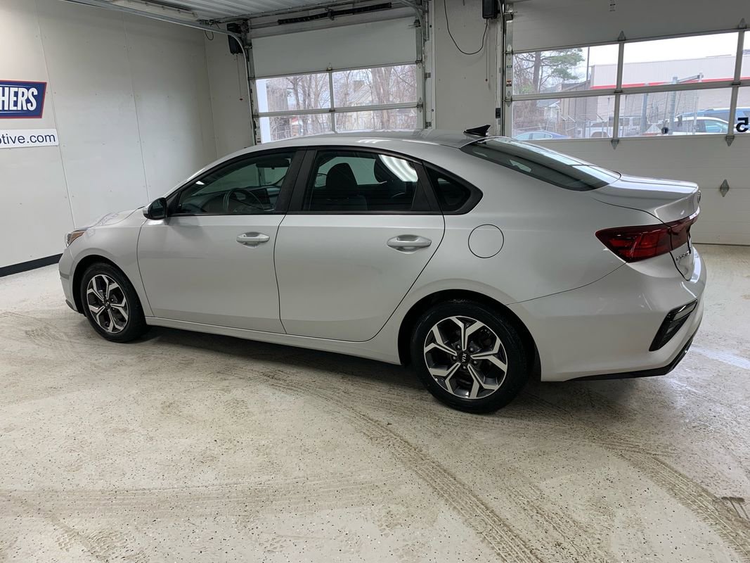 Used 2019 Kia Forte LXS FWD image 3