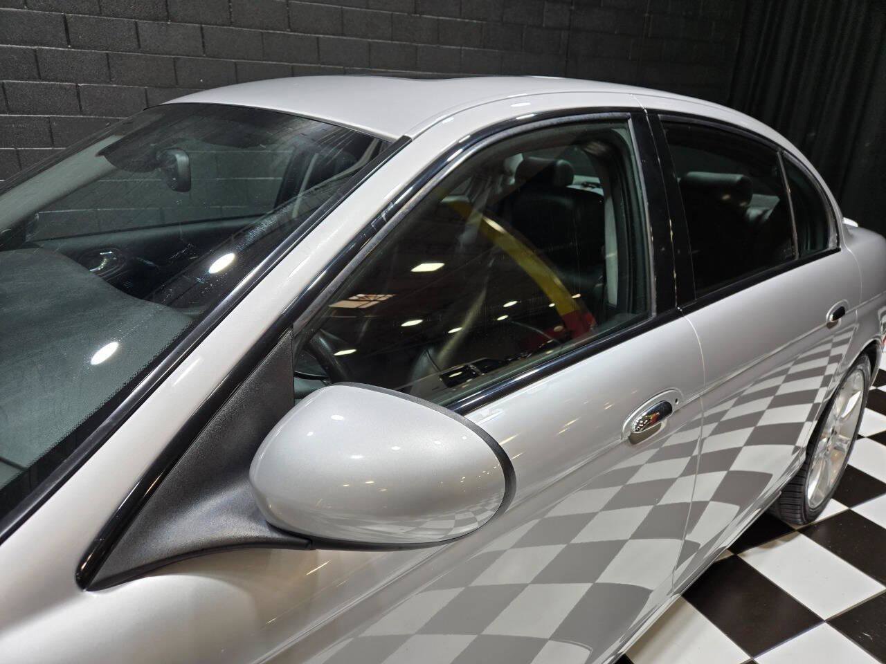 Used 2005 Jaguar S-TYPE R RWD image 17