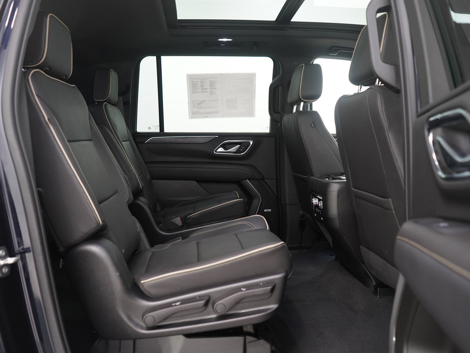 Used 2023 GMC Yukon XL SLT image 12