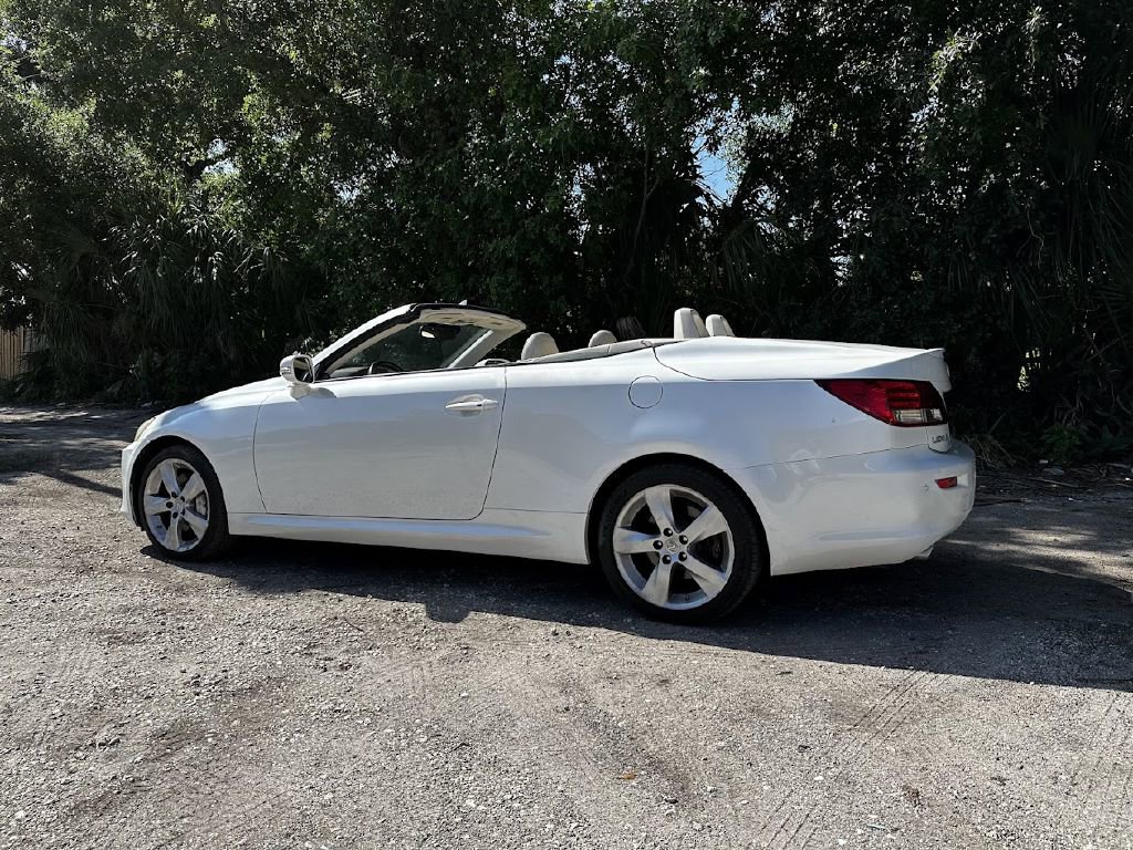 Used 2010 Lexus IS 350C image 9