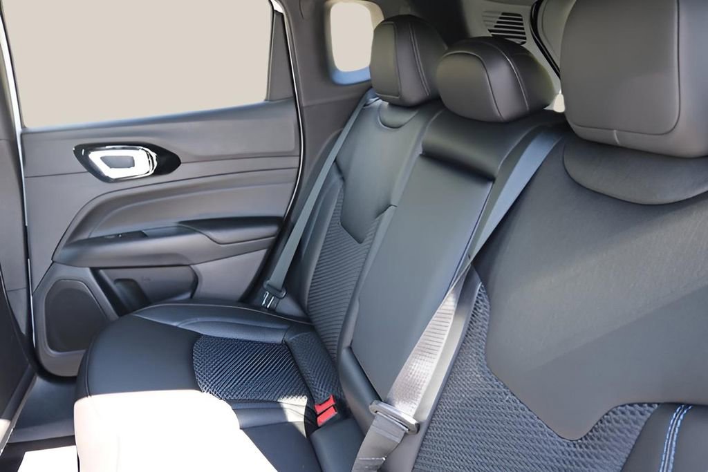 New 2026 Jeep Compass Latitude AWD/4WD image 14