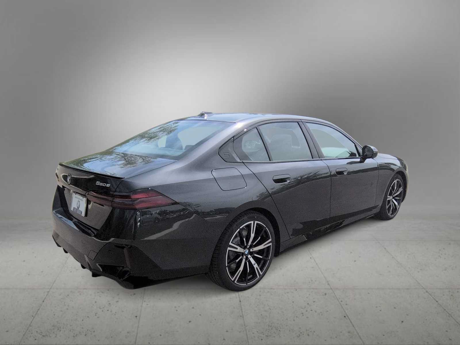 New 2027 BMW 550e xDrive AWD/4WD image 8