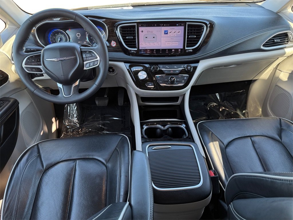 Certified 2023 Chrysler Pacifica Limited image 10