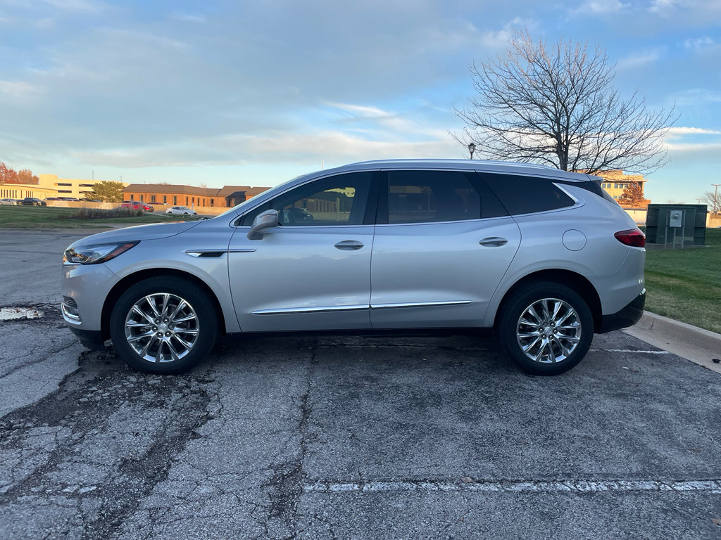 Used 2019 Buick Enclave Essence image 2