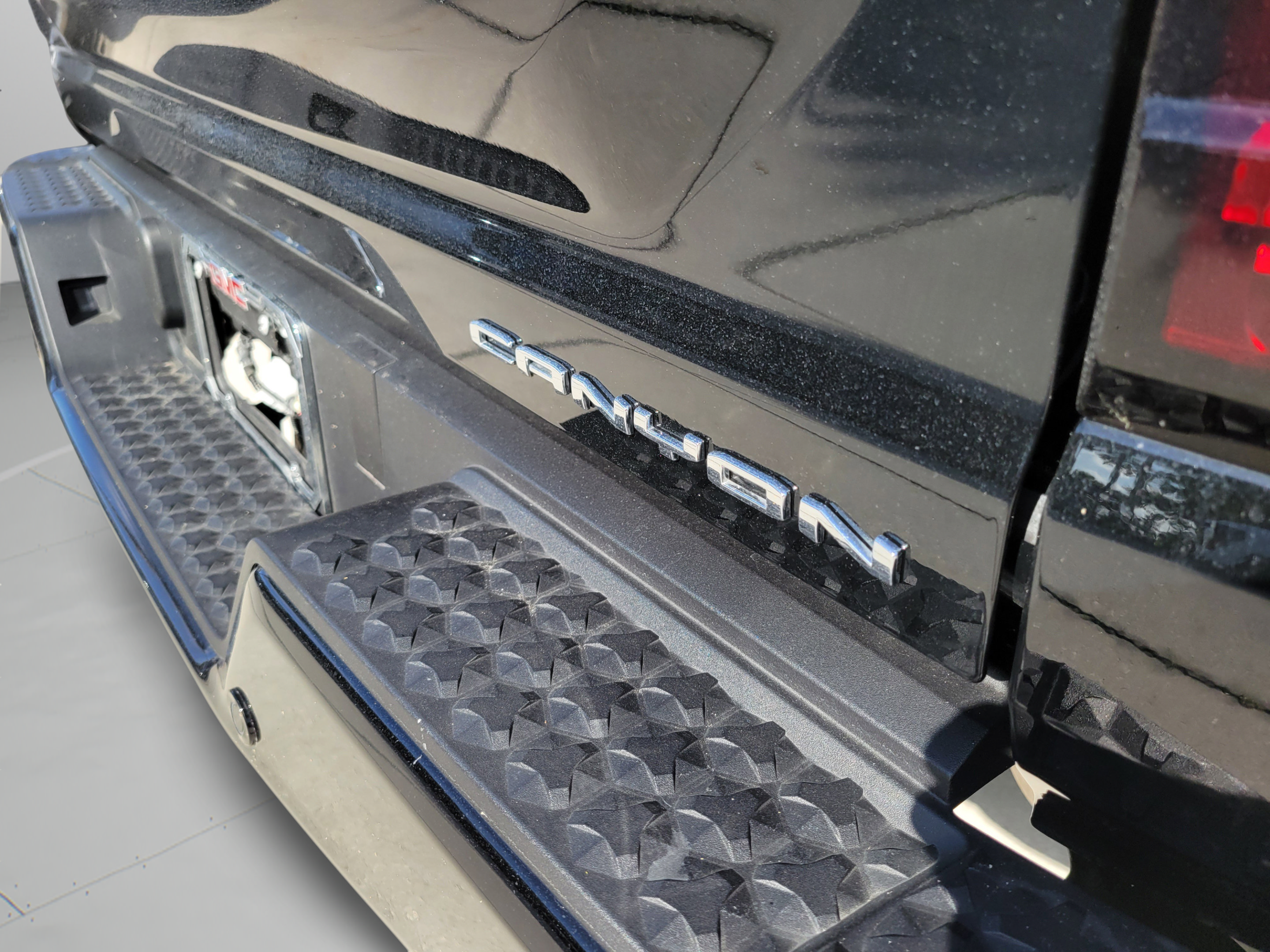 Used 2024 GMC Canyon Denali AWD/4WD image 28