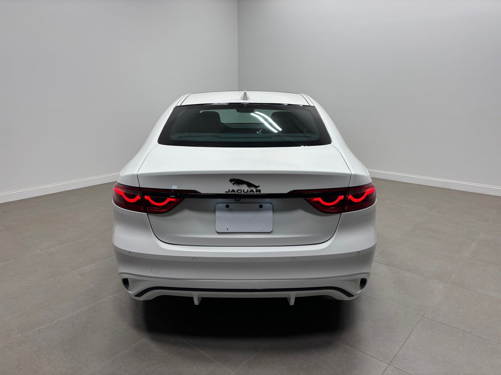Used 2024 Jaguar XF R-Dynamic SE AWD/4WD image 8
