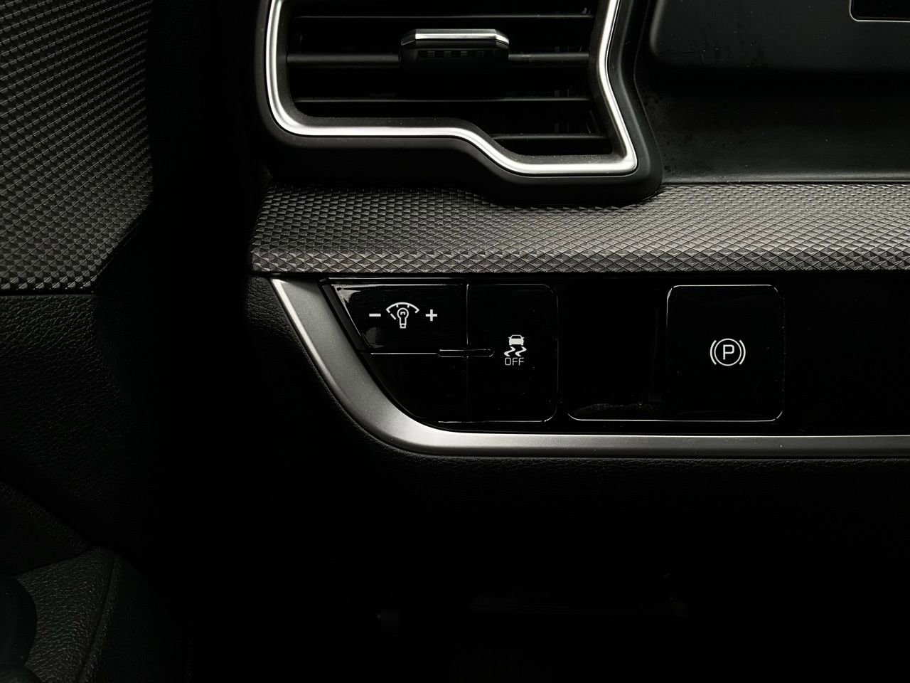 Used 2025 Kia Sportage LX image 20