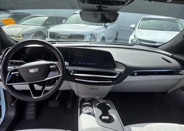 Certified 2024 Cadillac Lyriq Luxury AWD/4WD image 7