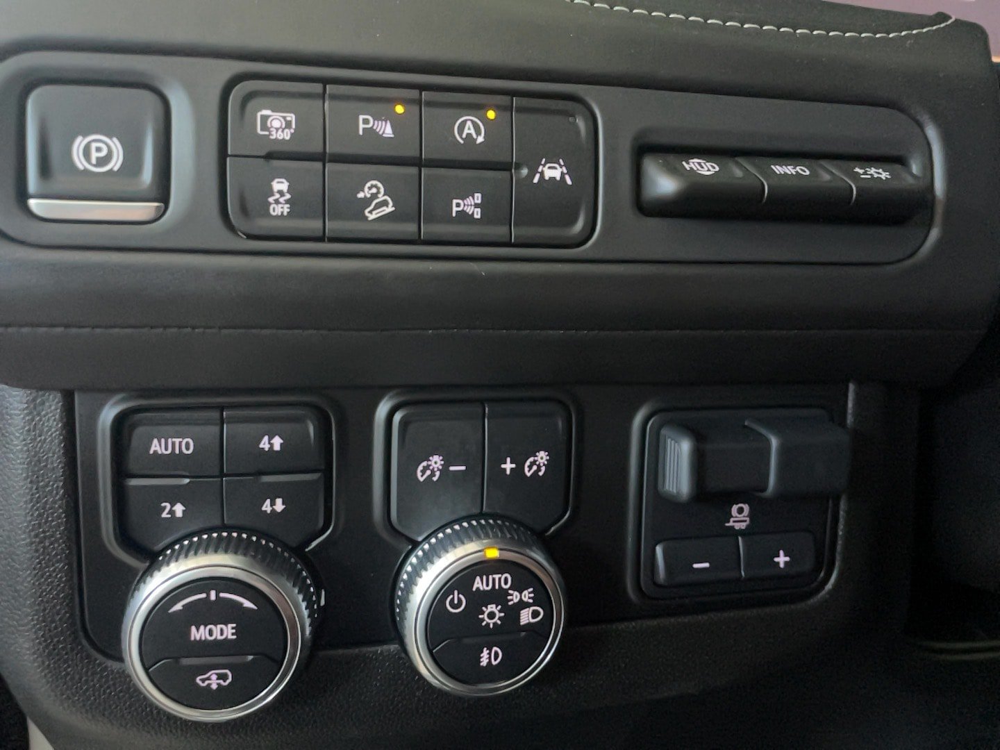 Used 2024 GMC Yukon XL Denali Ultimate AWD/4WD image 14