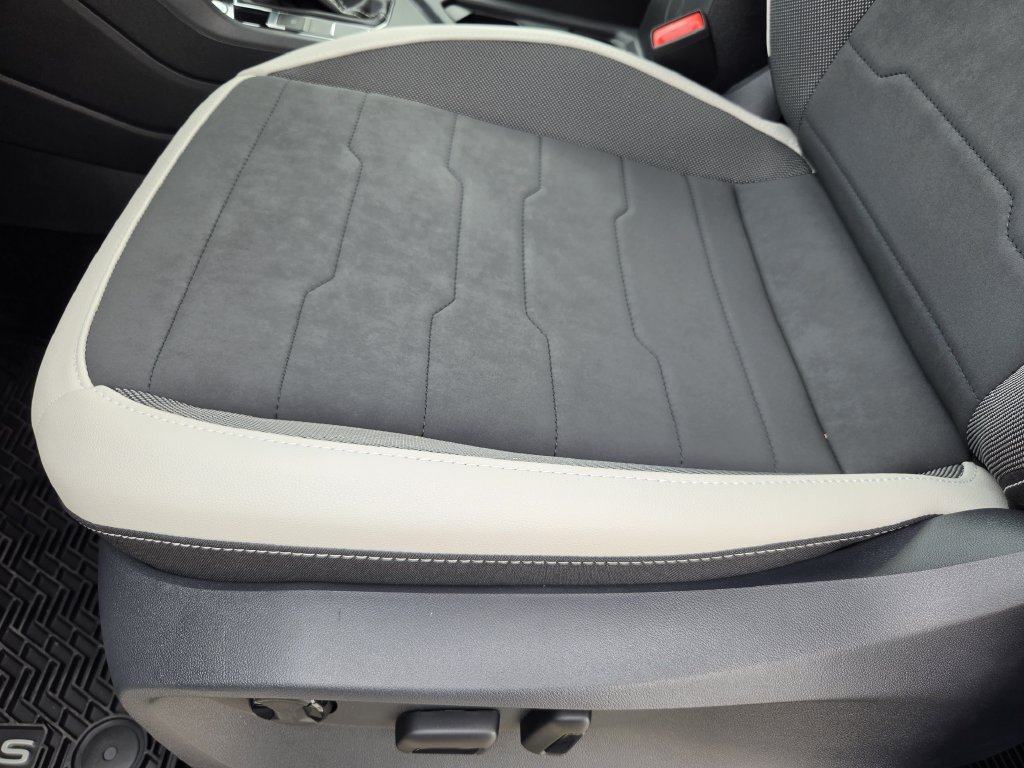 New 2027 Volkswagen Taos SE FWD image 21