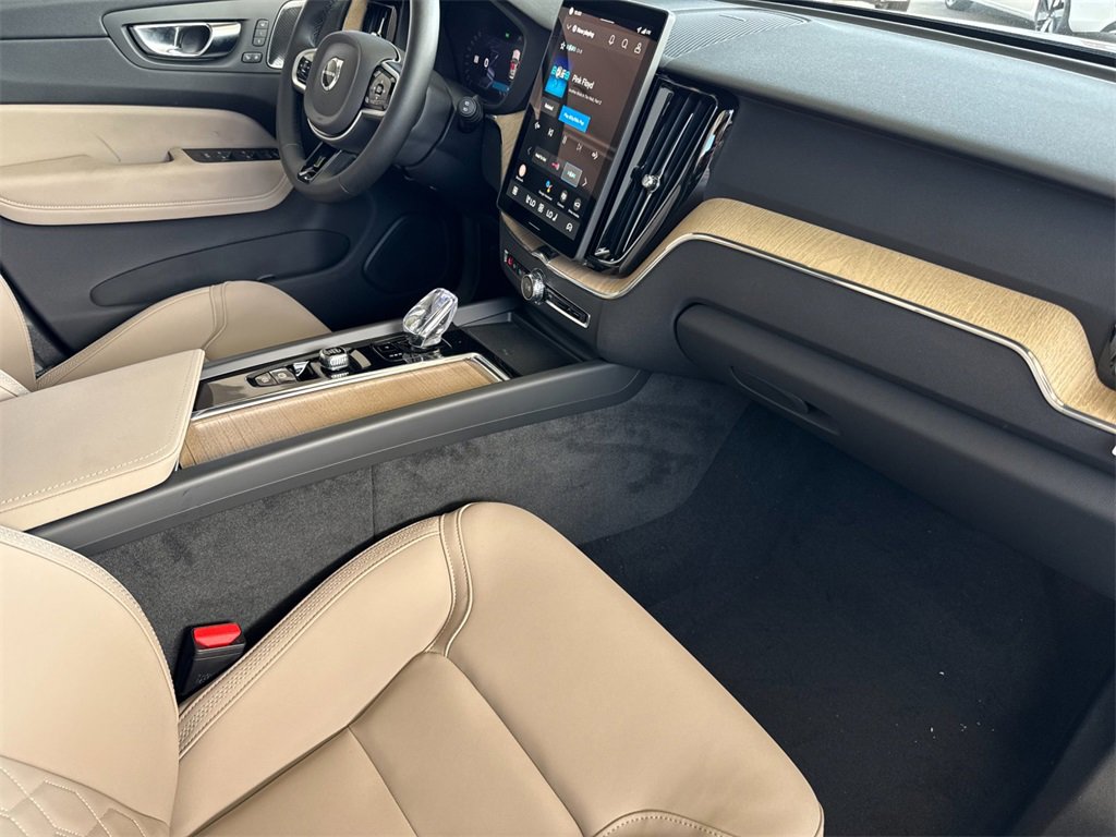 New 2026 Volvo XC60 B5 Plus w/ Climate Package PRO image 15