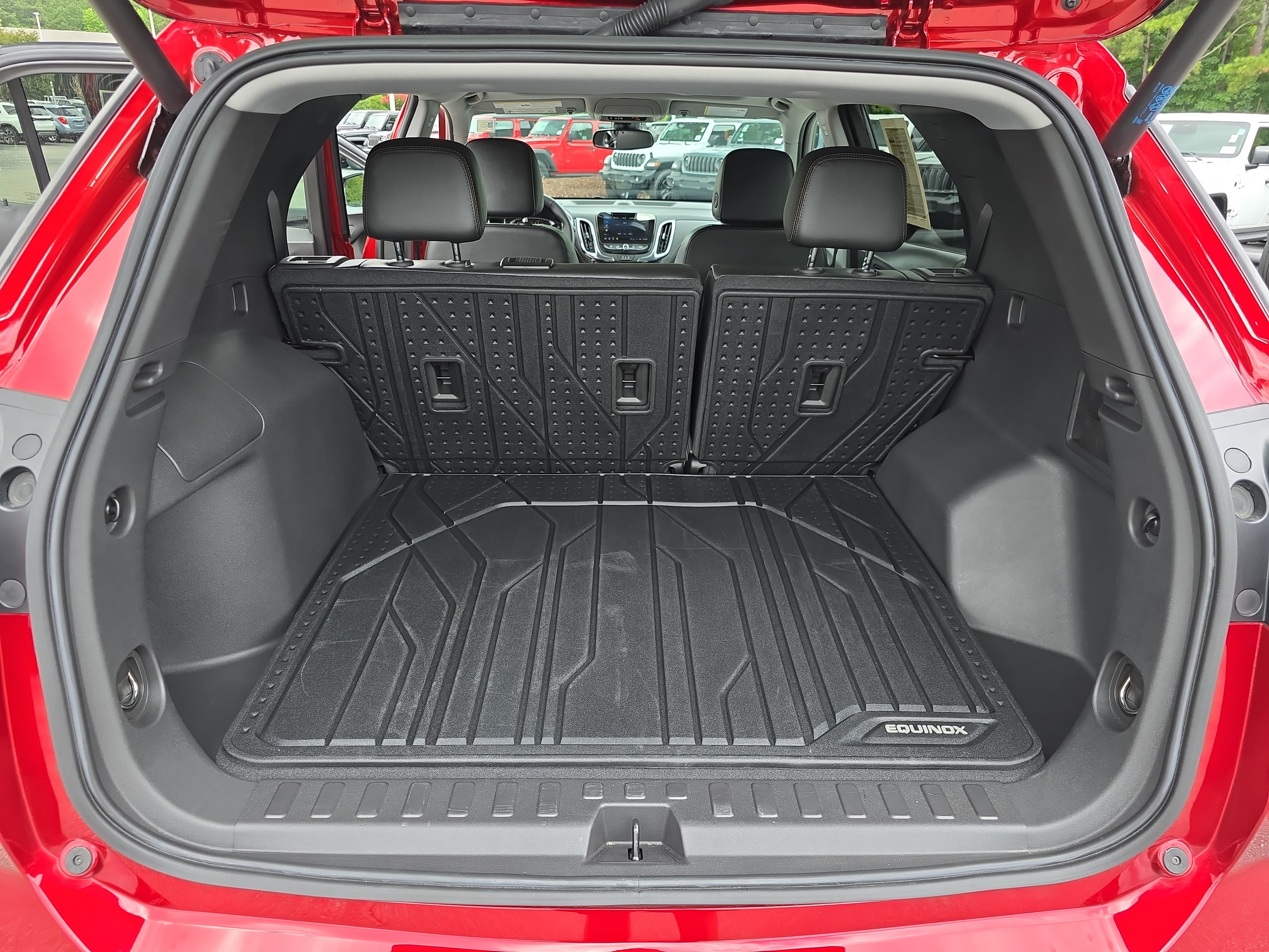 Used 2024 Chevrolet Equinox Premier AWD/4WD image 12