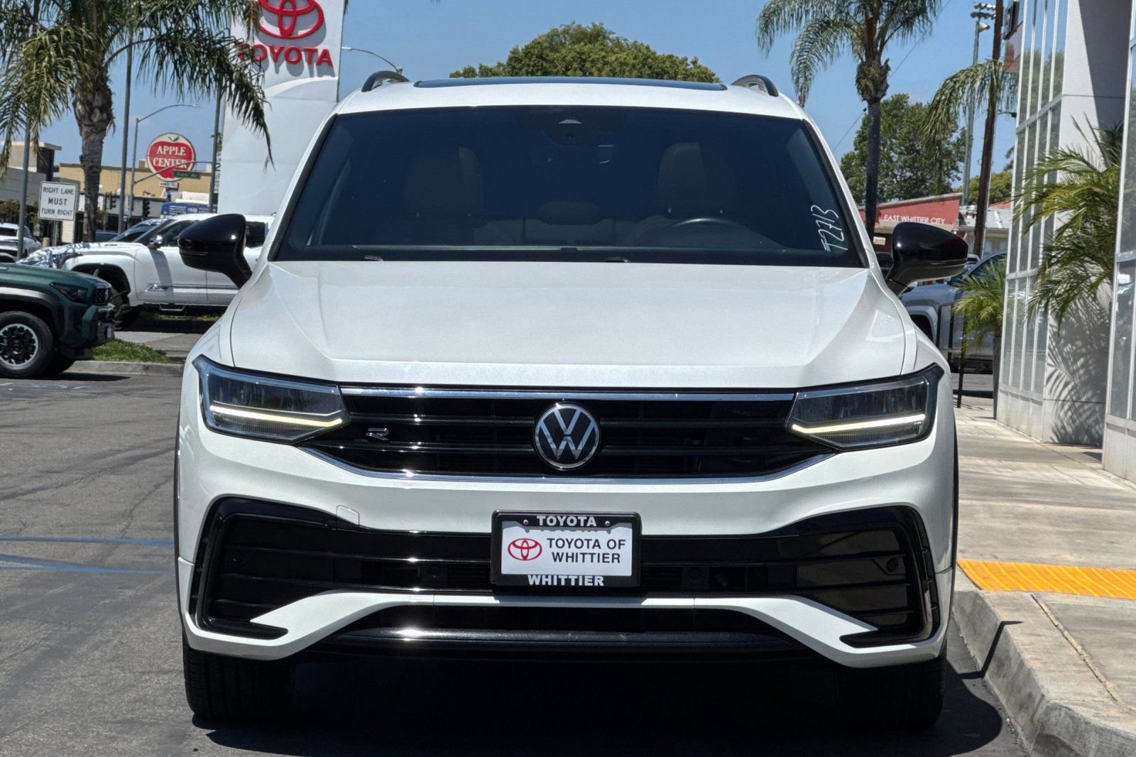 Used 2022 Volkswagen Tiguan SE R-Line FWD image 10