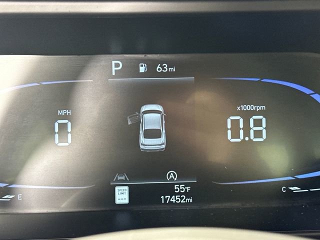 Certified 2025 Hyundai Elantra SE image 17