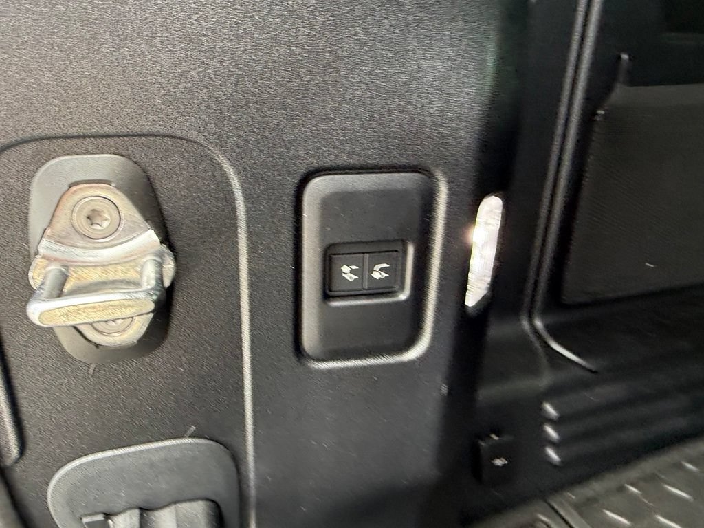 Used 2025 Land Rover Defender 110 X AWD/4WD image 23