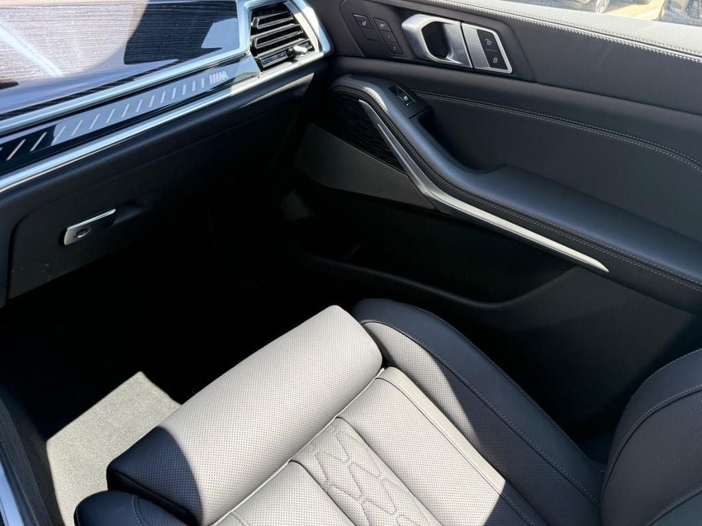 Certified 2026 BMW X7 M60i AWD/4WD image 11
