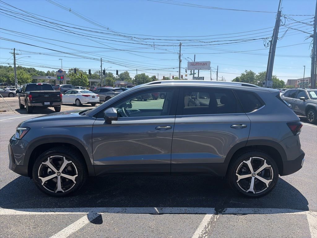 Used 2025 Volkswagen Taos SEL AWD/4WD image 4