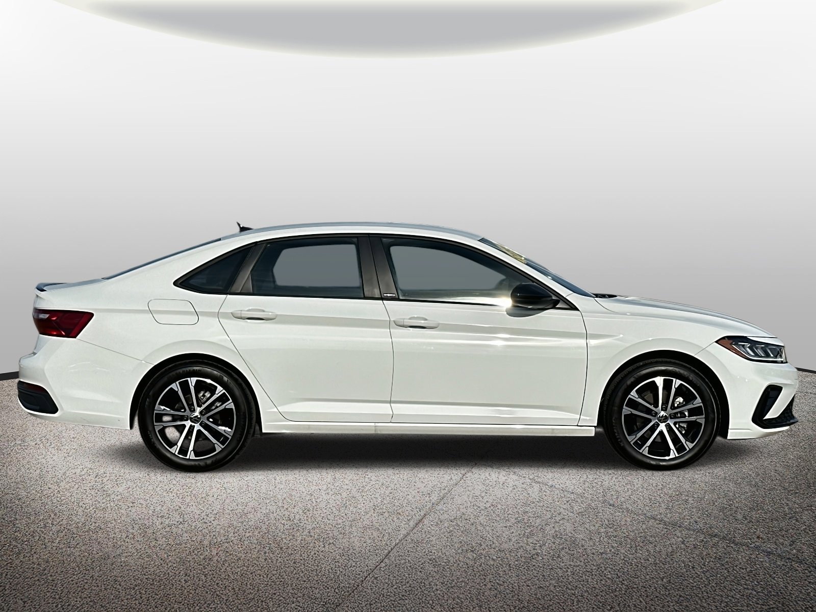 Used 2025 Volkswagen Jetta Sport image 6