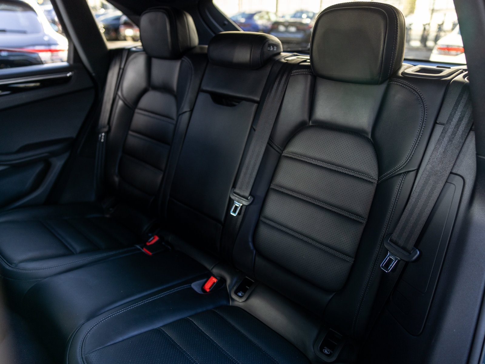 Certified 2026 Porsche Macan AWD/4WD image 28