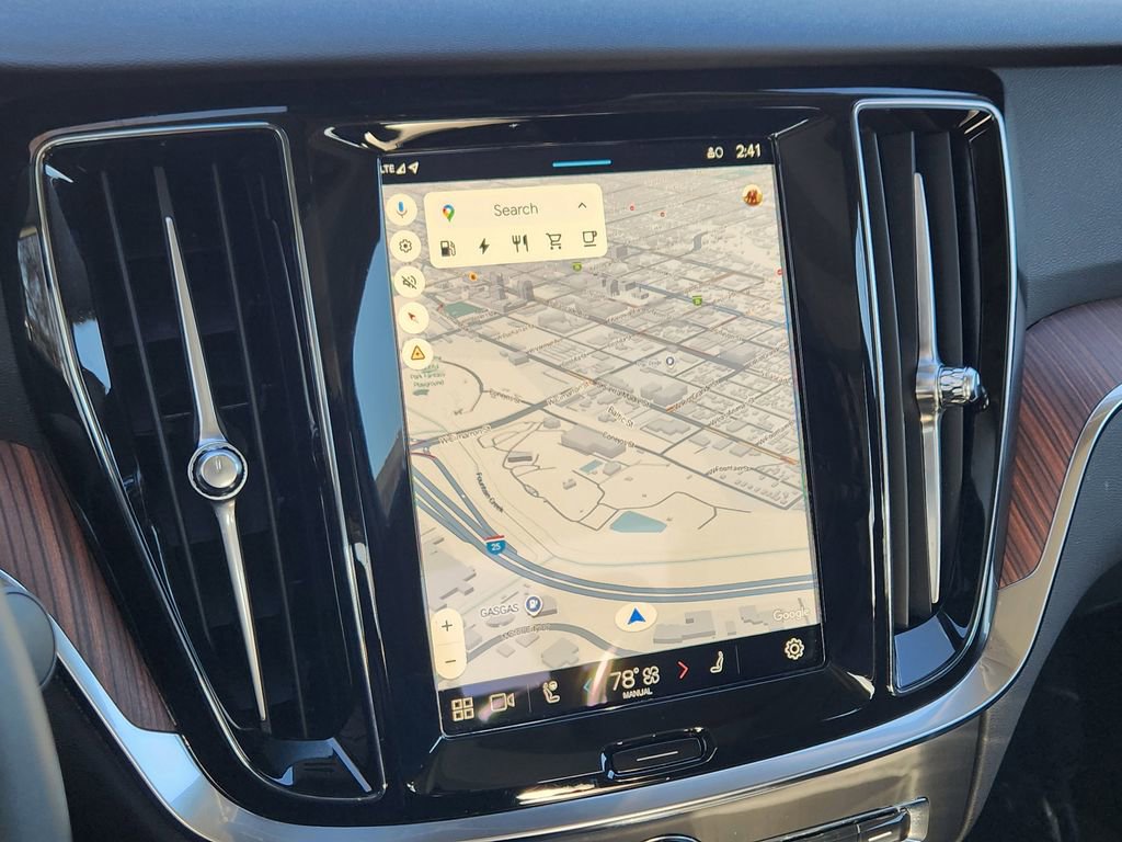 Used 2025 Volvo S60 T8 Plus image 8