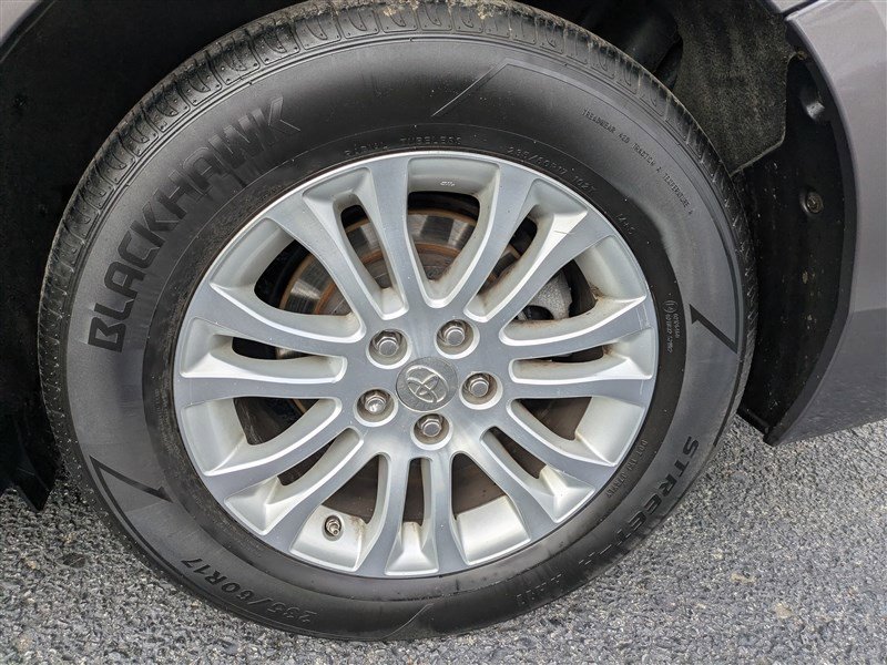 Used 2015 Toyota Sienna XLE w/ XLE Navigation Package image 10