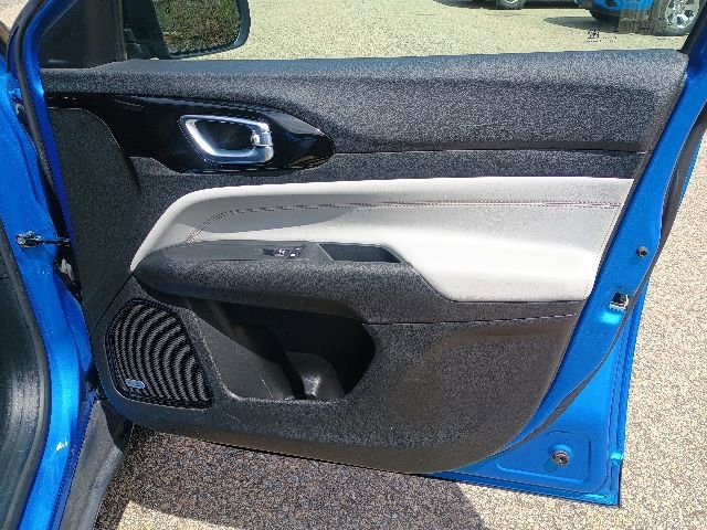 Used 2024 Jeep Compass Limited w/ Sun and Sound Group AWD/4WD image 12