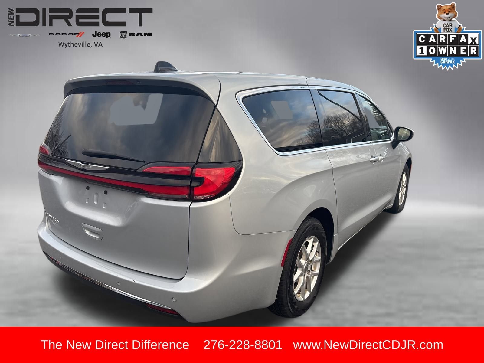 Used 2023 Chrysler Pacifica Touring-L image 6