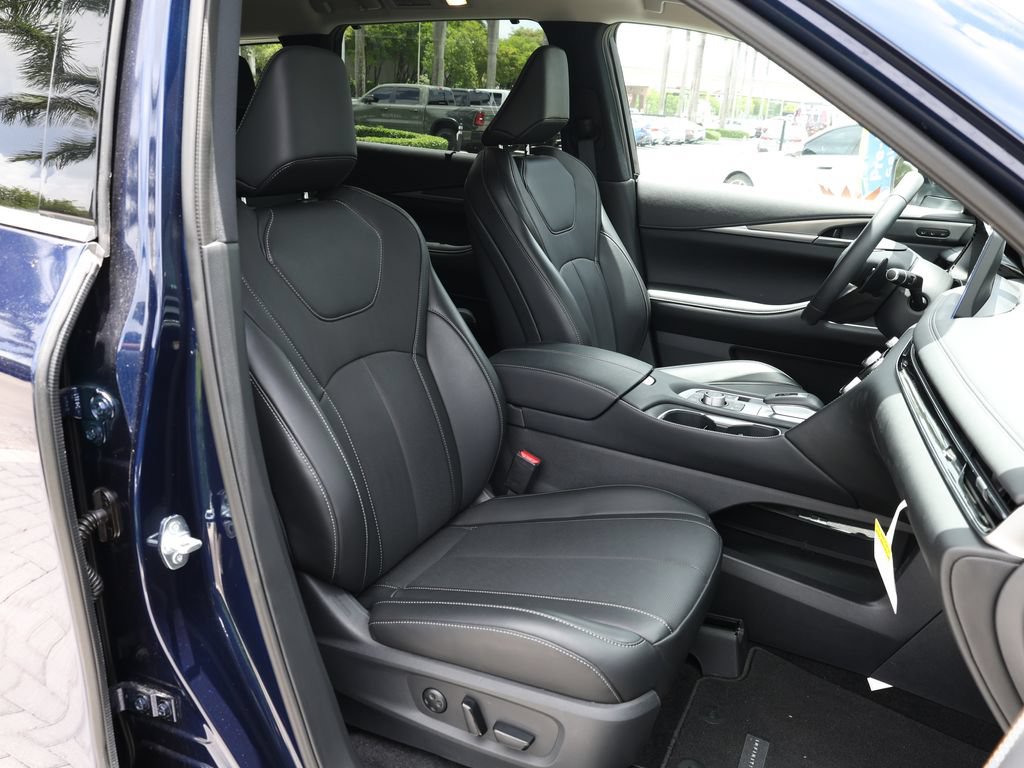 Certified 2026 INFINITI QX60 Luxe w/ Family Package AWD/4WD image 23