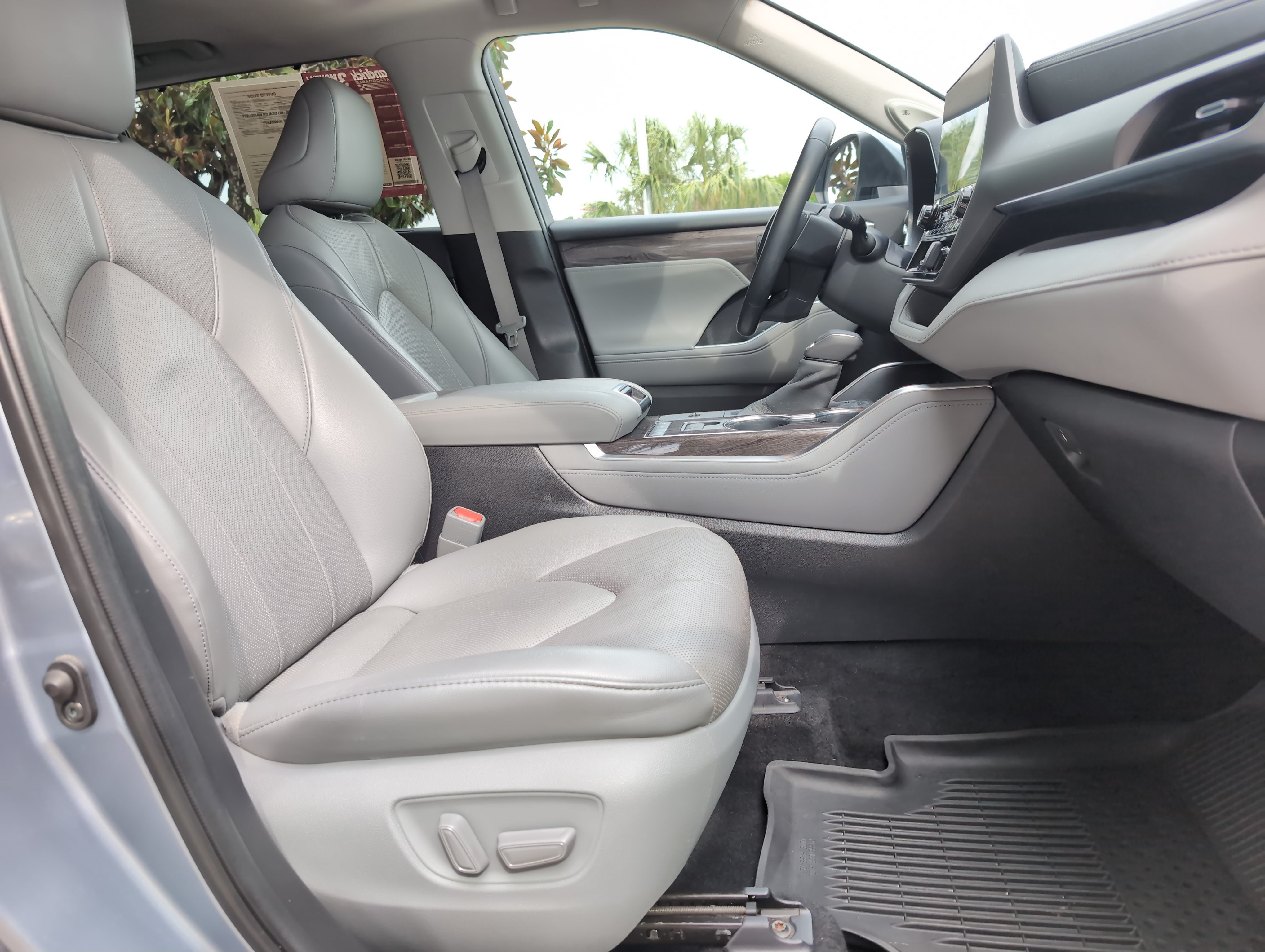 Used 2020 Toyota Highlander Limited FWD image 34