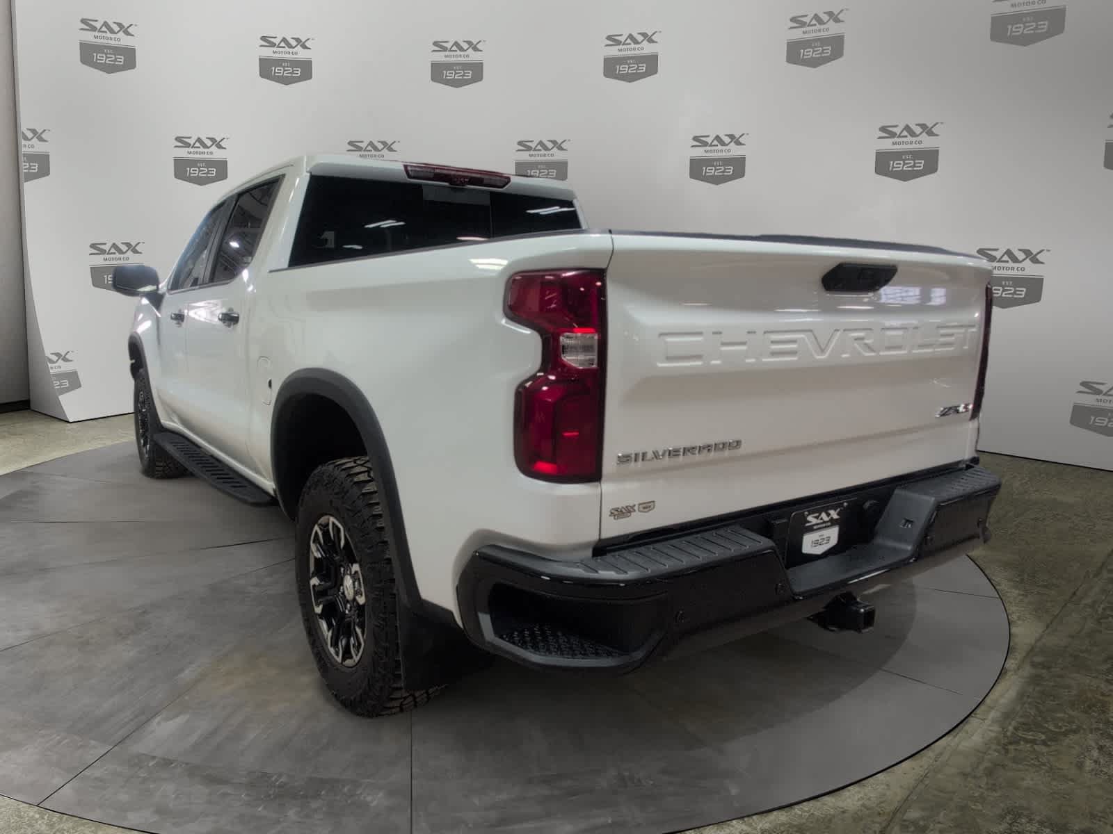 Used 2024 Chevrolet Silverado 1500 ZR2 w/ Technology Package AWD/4WD image 3