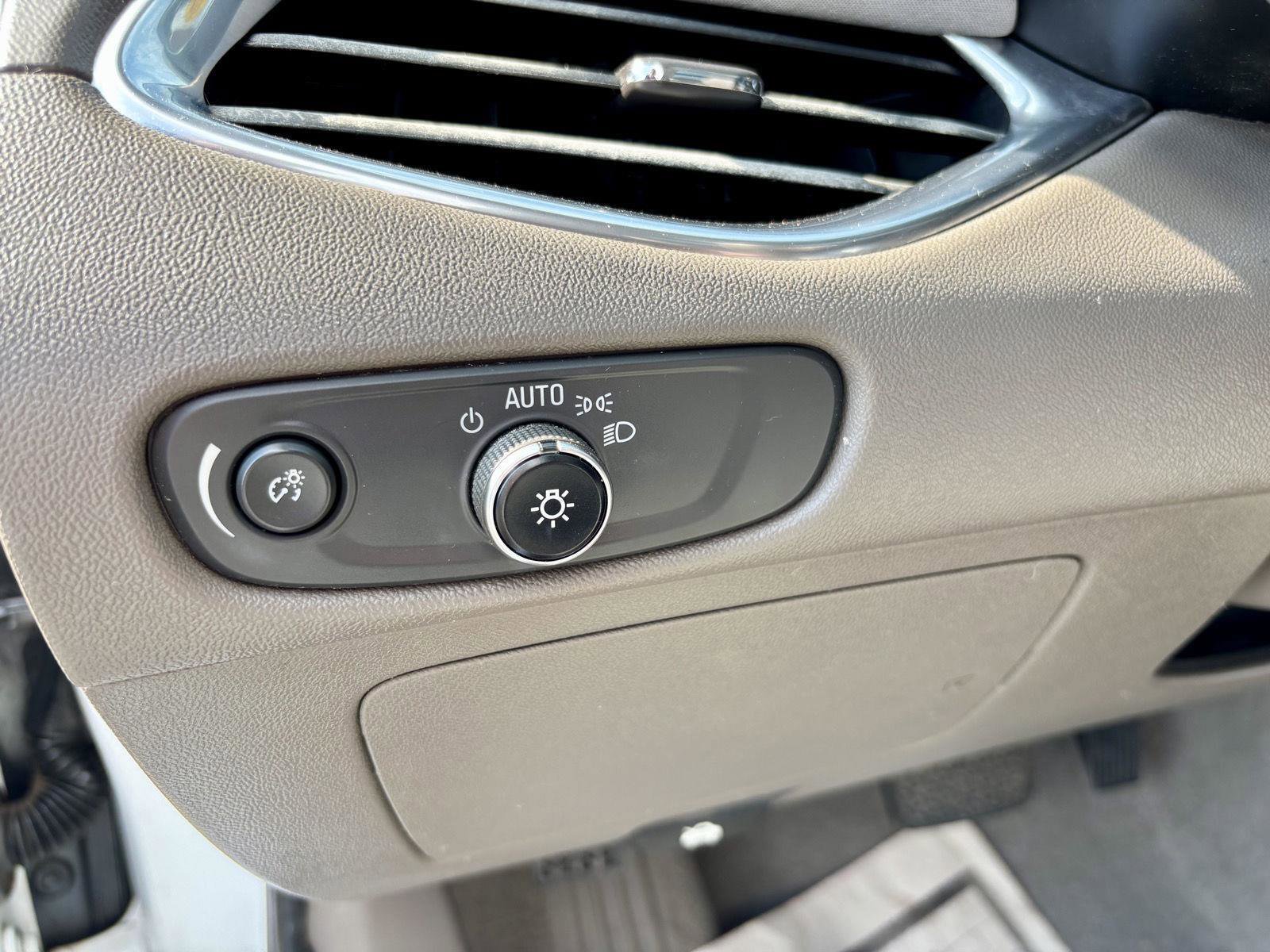 Used 2018 Chevrolet Malibu LT FWD image 27