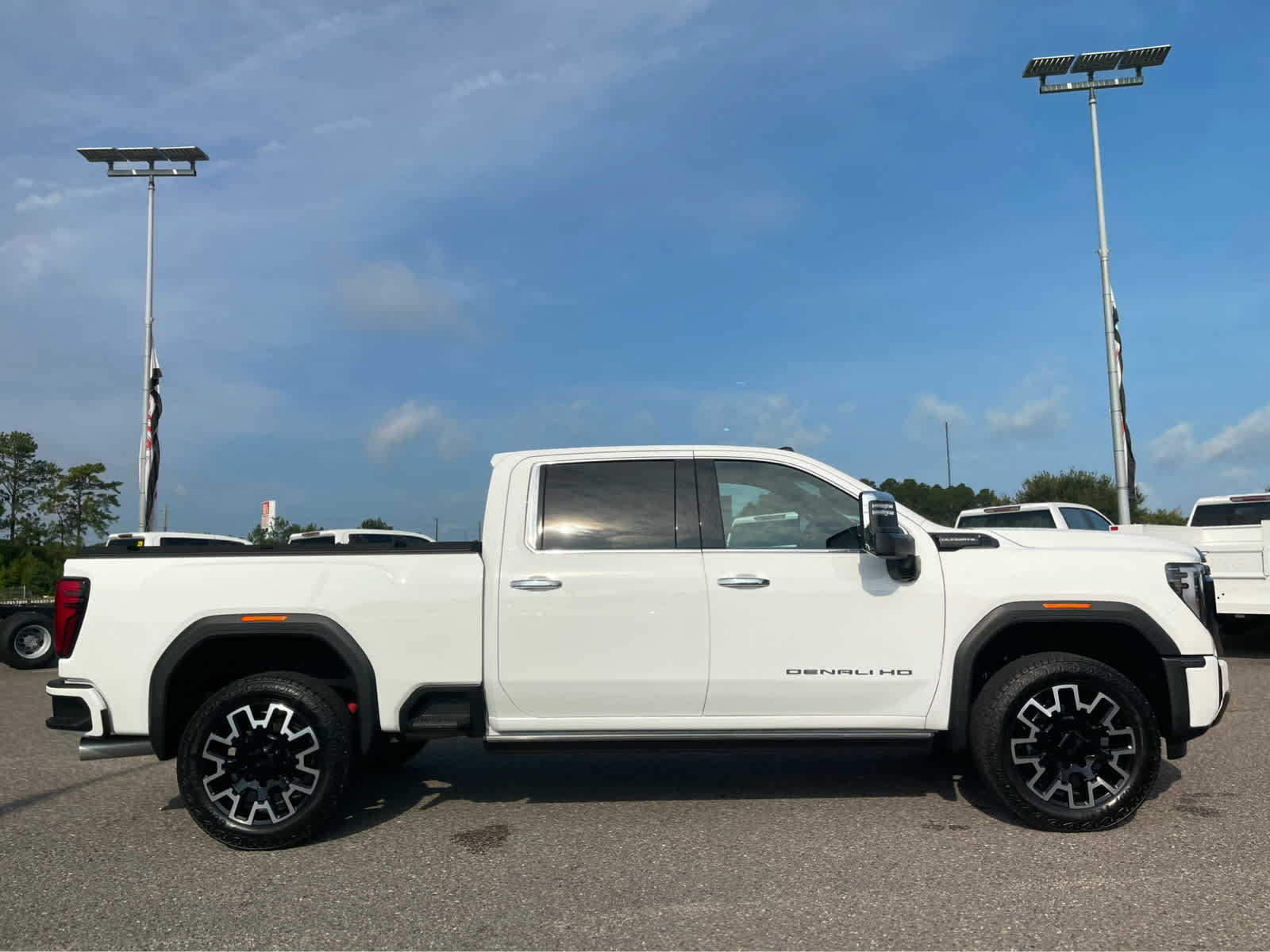 Used 2025 GMC Sierra 2500 Denali Ultimate AWD/4WD image 3